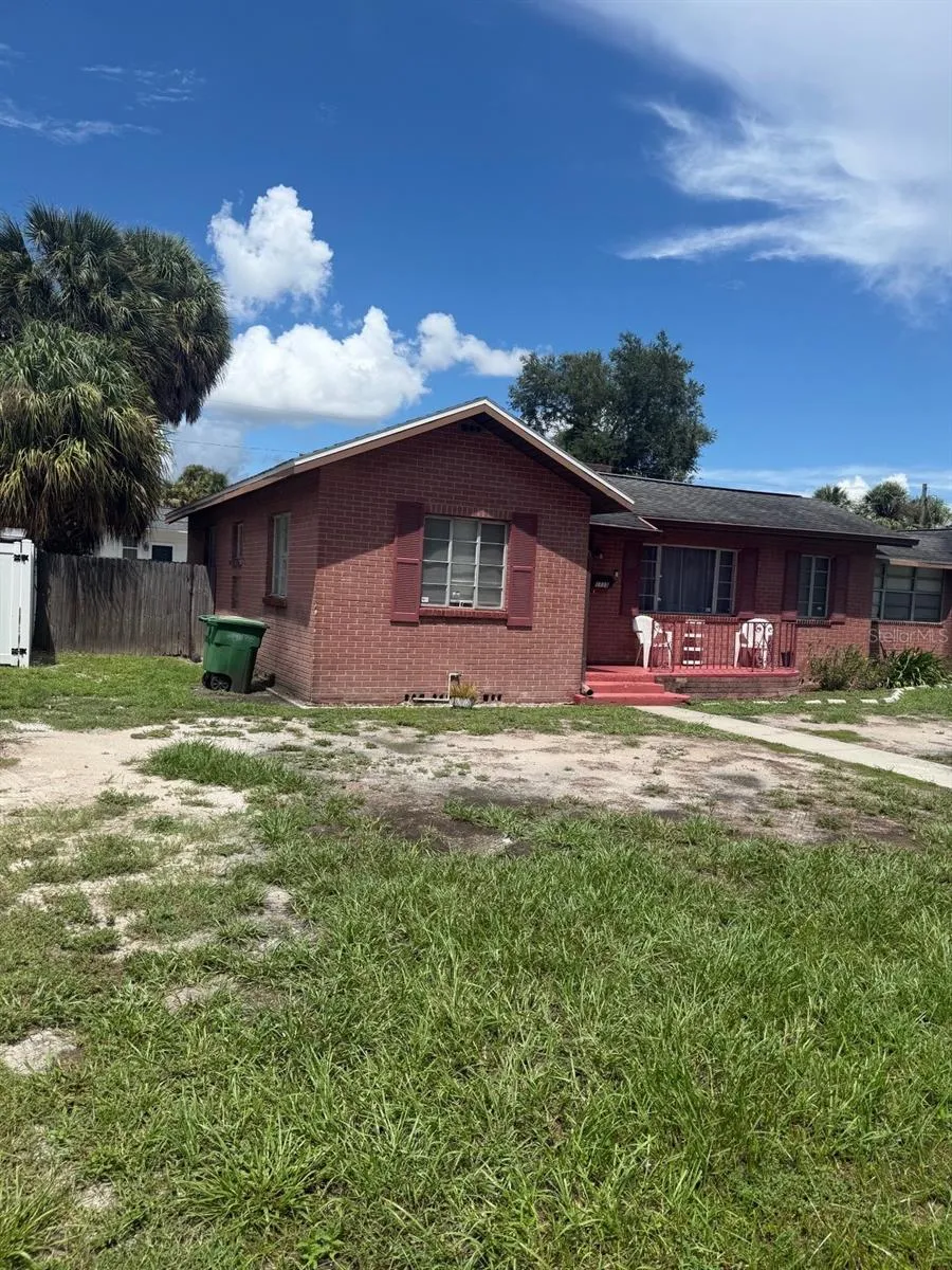 1715 W CARMEN STREET Tampa, FL 33606
