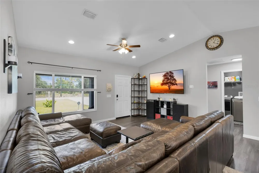 20 MALAUKA CIRCLE Ocklawaha, FL 32179