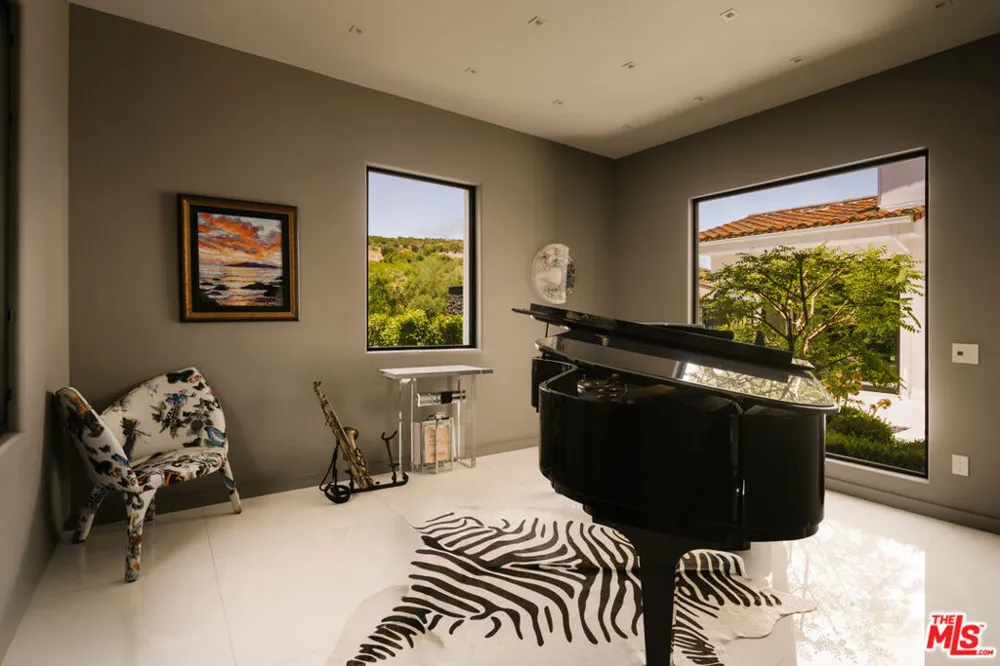 25571 Prado De Azul Calabasas, CA 91302