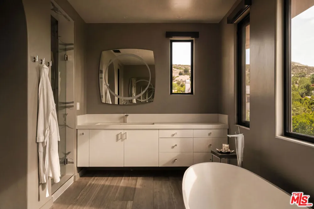 25571 Prado De Azul Calabasas, CA 91302