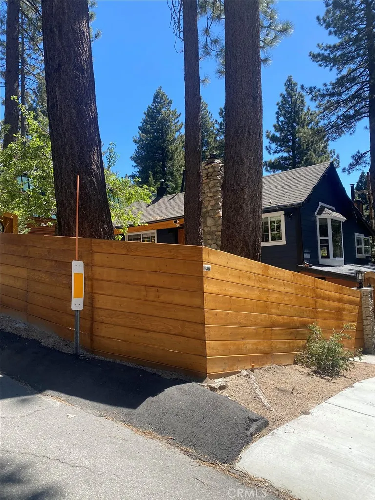 691 Yukon #B Green Valley Lake, CA 92341