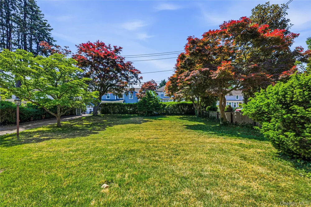 28 Cross Street Locust Valley, NY 11560