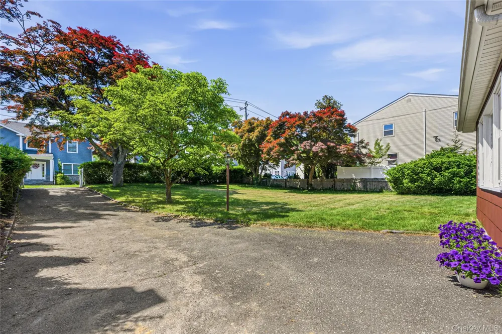 28 Cross Street Locust Valley, NY 11560
