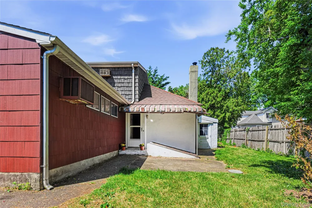 28 Cross Street Locust Valley, NY 11560