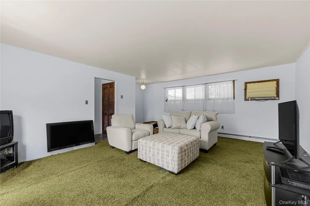 28 Cross Street Locust Valley, NY 11560