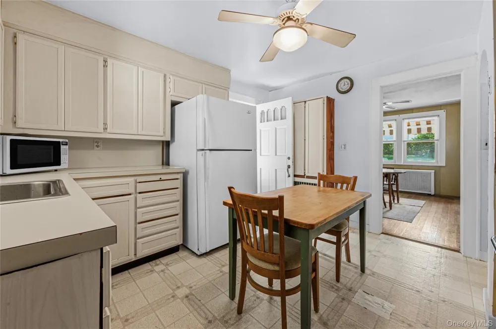 28 Cross Street Locust Valley, NY 11560