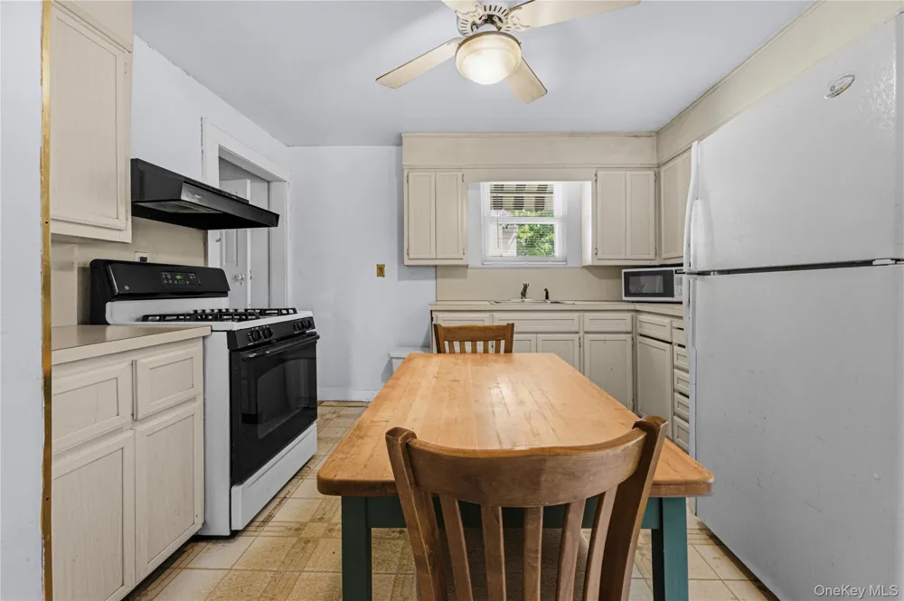 28 Cross Street Locust Valley, NY 11560