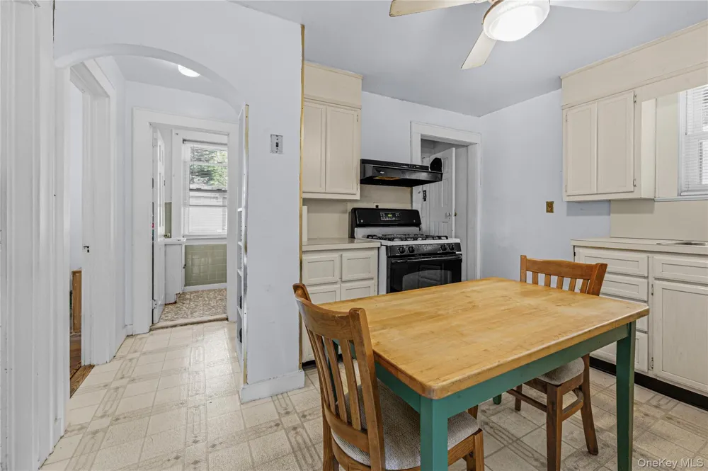 28 Cross Street Locust Valley, NY 11560