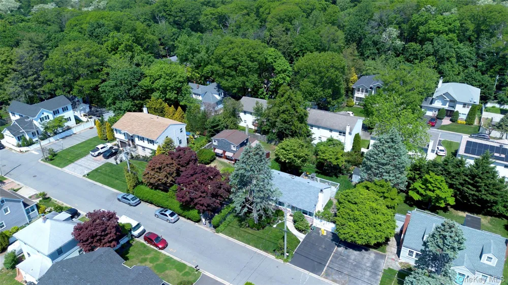 28 Cross Street Locust Valley, NY 11560
