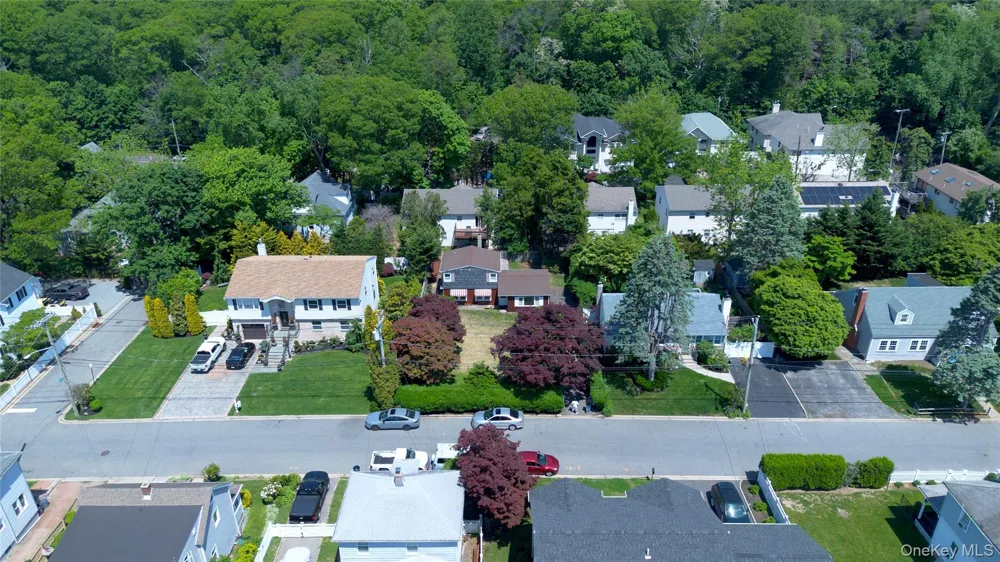 28 Cross Street Locust Valley, NY 11560