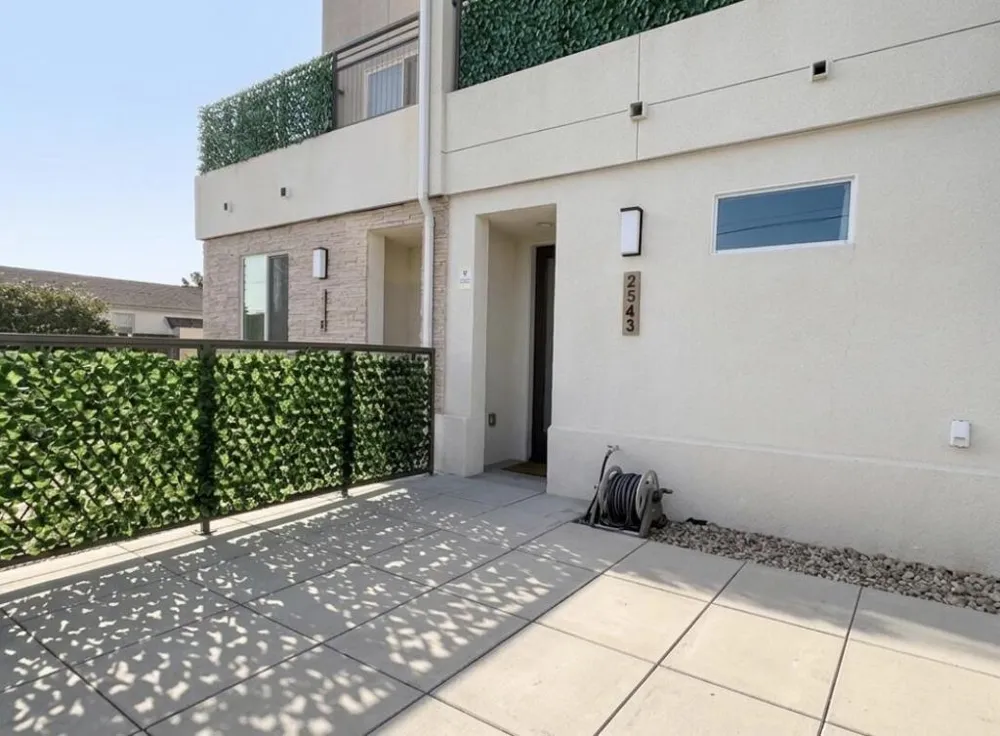 2543 Marine Avenue Gardena, CA 90249