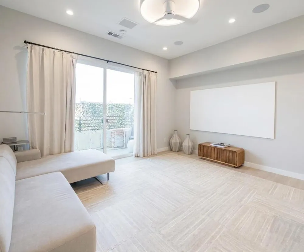 2543 Marine Avenue Gardena, CA 90249