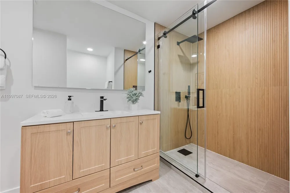 1405 Lenox Ave Miami Beach, FL 33139