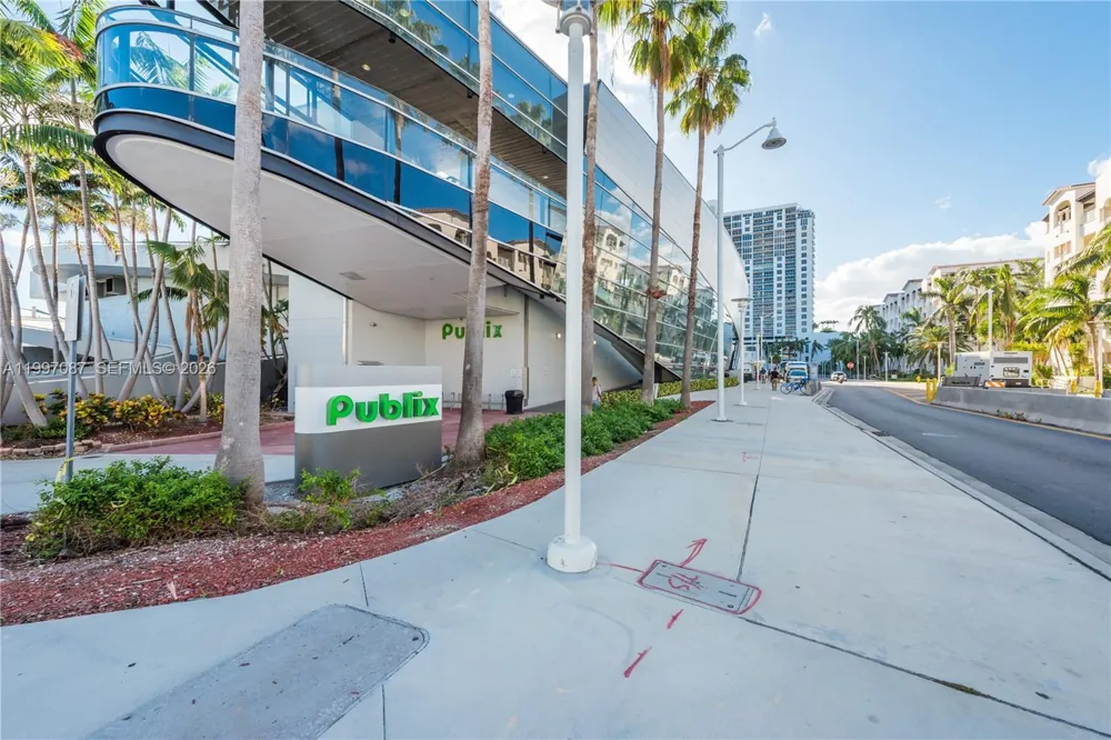 1405 Lenox Ave Miami Beach, FL 33139
