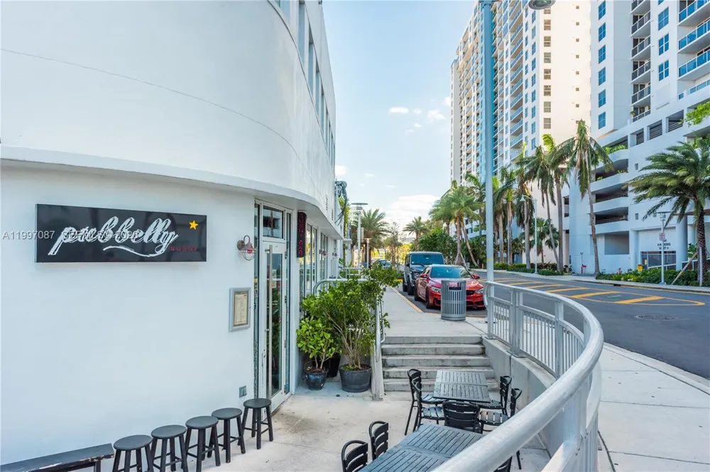 1405 Lenox Ave Miami Beach, FL 33139