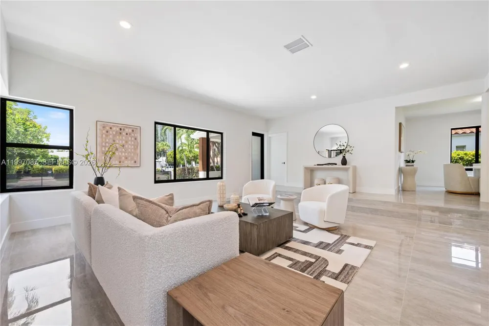 1405 Lenox Ave Miami Beach, FL 33139