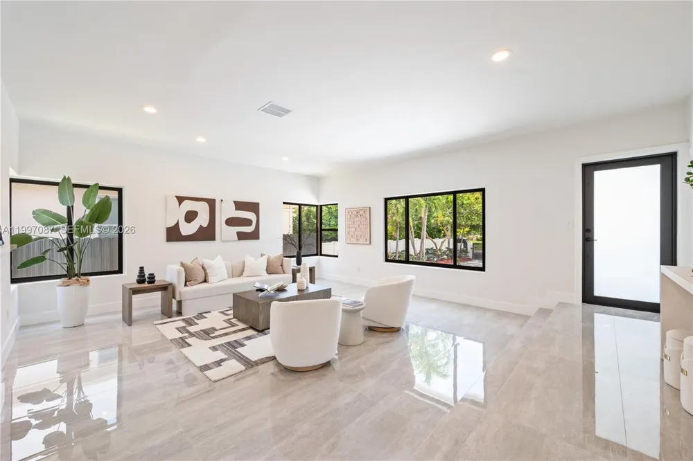 1405 Lenox Ave Miami Beach, FL 33139