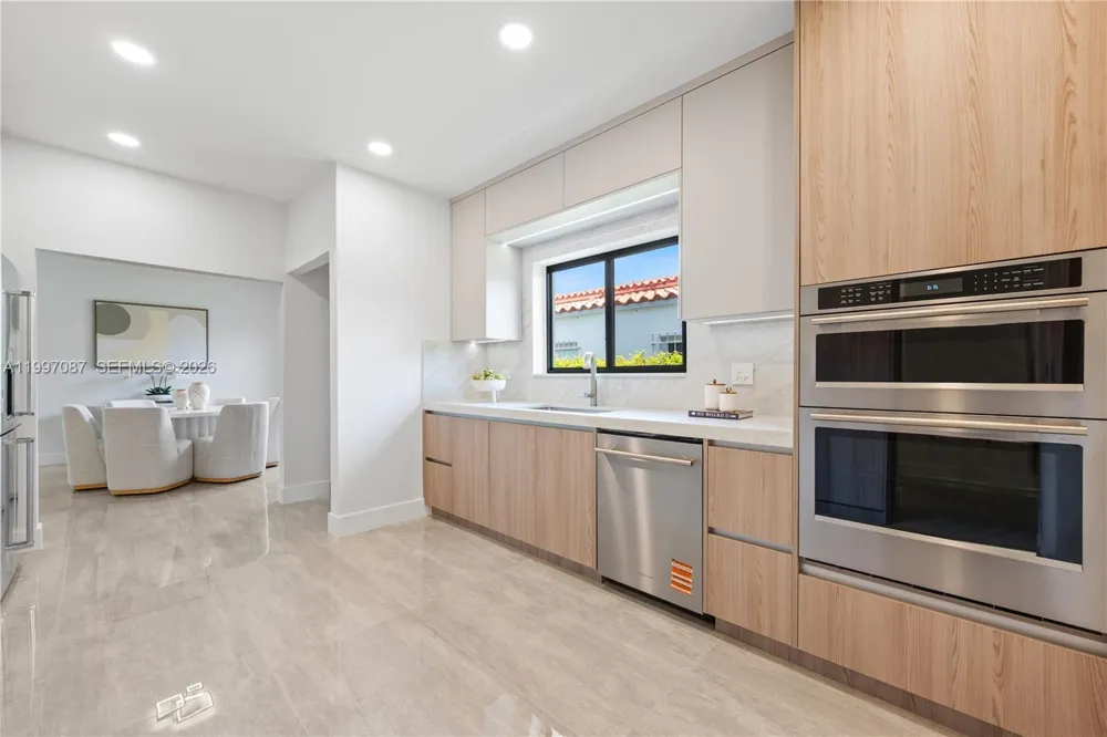 1405 Lenox Ave Miami Beach, FL 33139