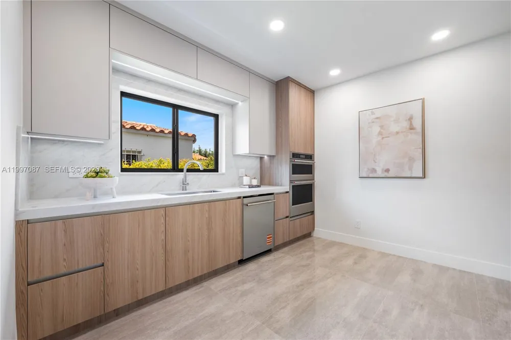1405 Lenox Ave Miami Beach, FL 33139