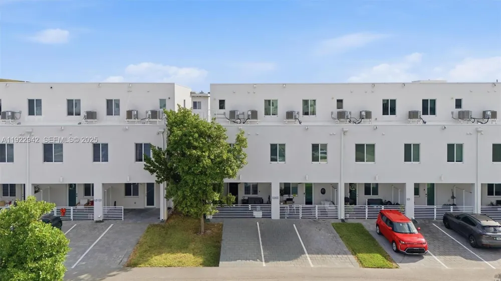 6420 NW 102nd Path #110 Doral, FL 33178