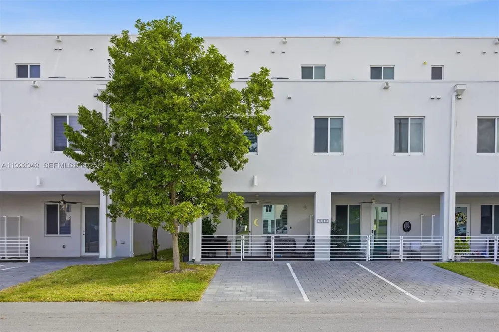 6420 NW 102nd Path #110 Doral, FL 33178