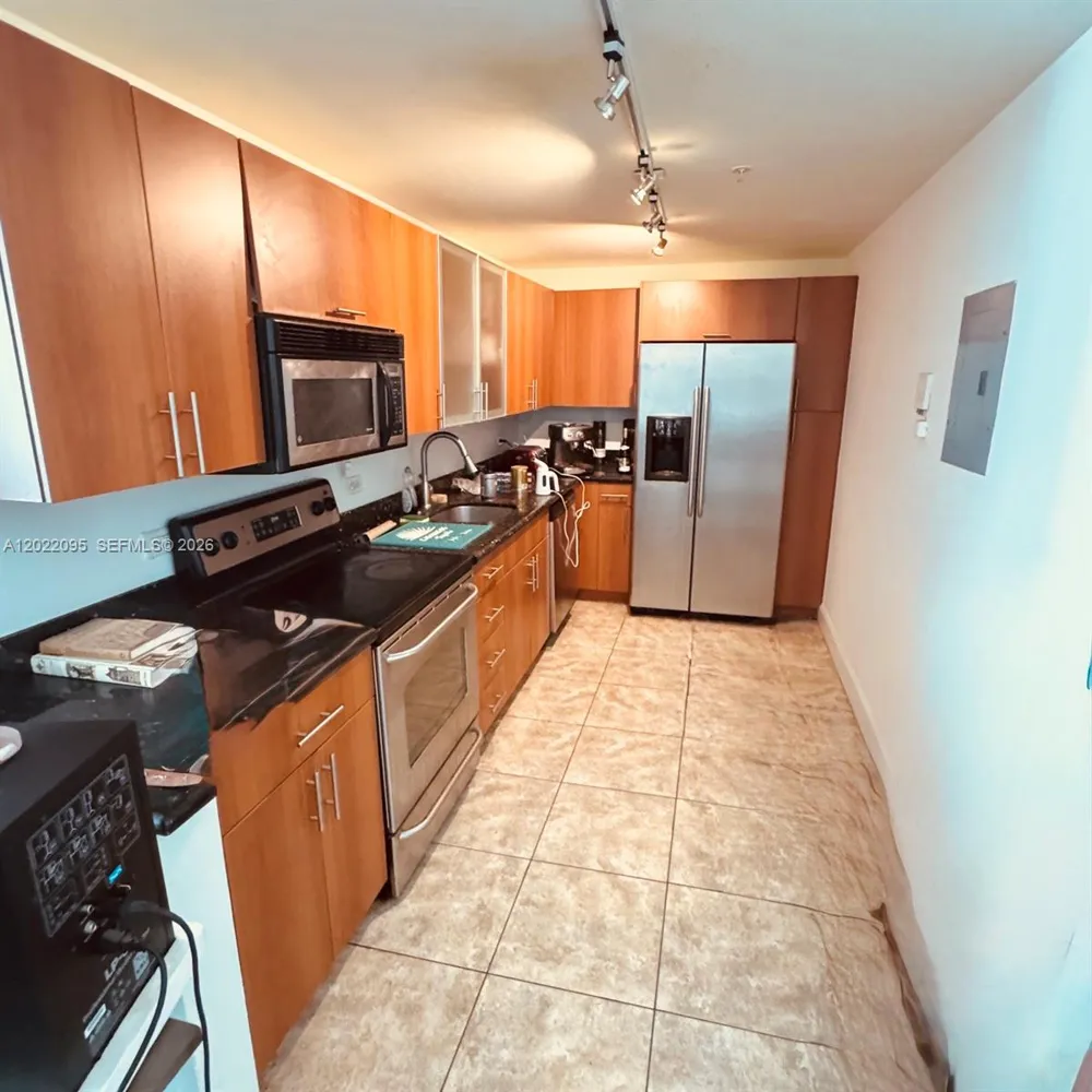 7501 E Treasure Dr #7R North Bay Village, FL 33141