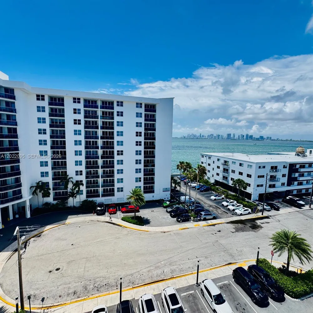 7501 E Treasure Dr #7R North Bay Village, FL 33141
