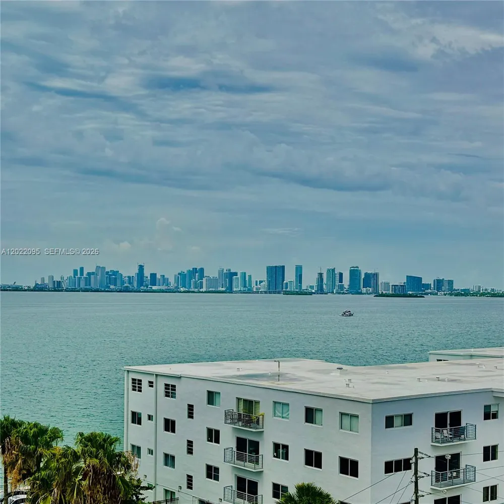 7501 E Treasure Dr #7R North Bay Village, FL 33141