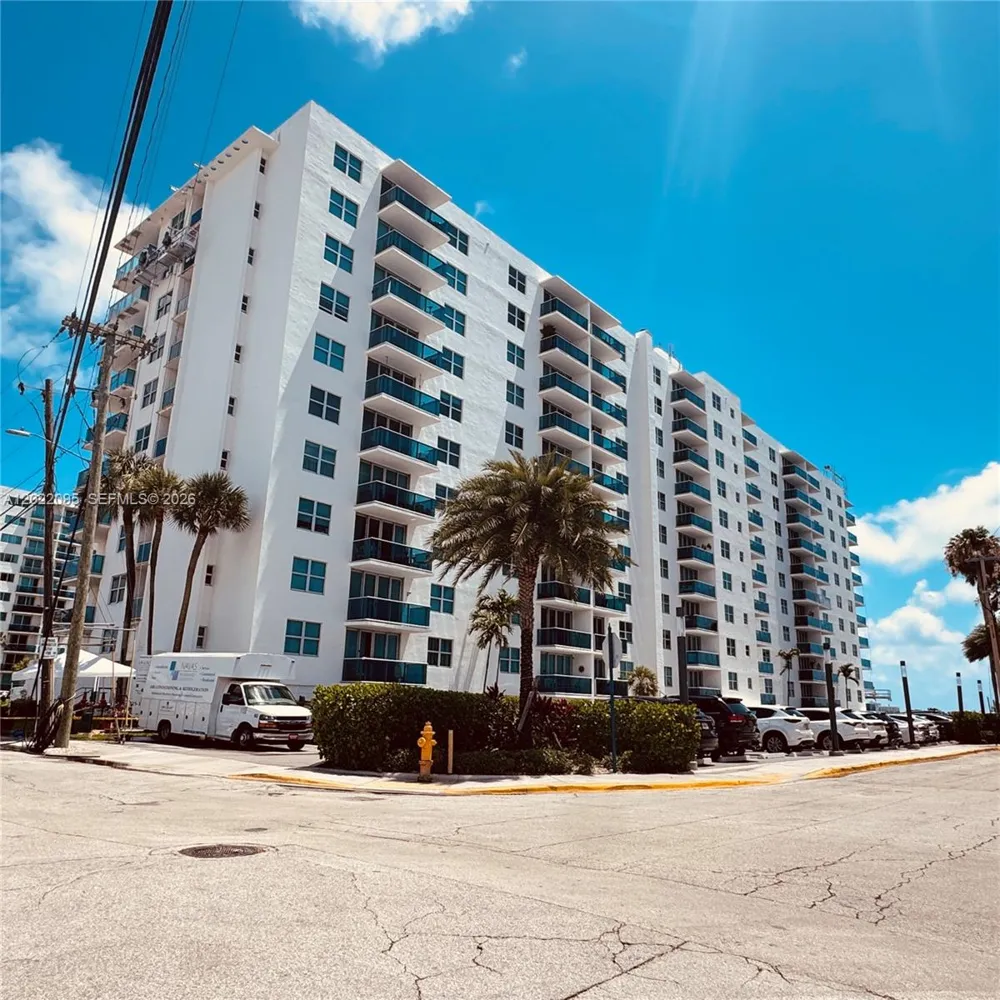7501 E Treasure Dr #7R North Bay Village, FL 33141