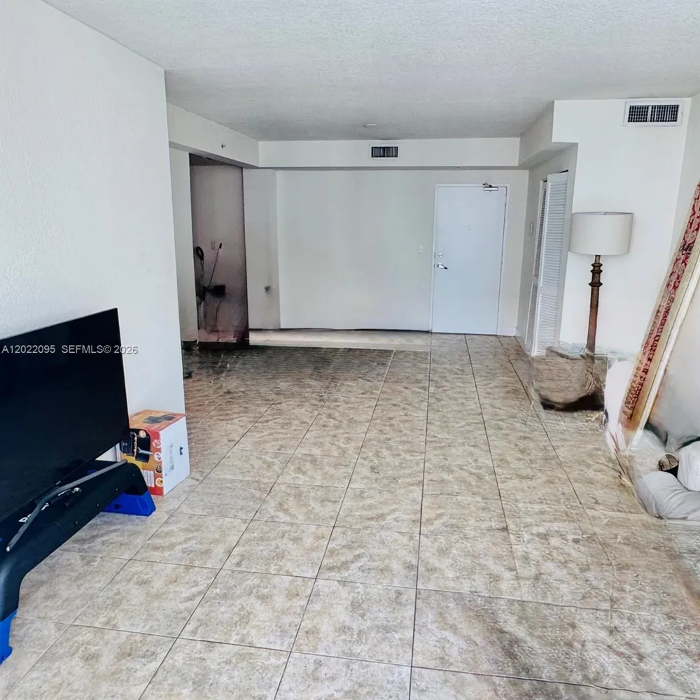 7501 E Treasure Dr #7R North Bay Village, FL 33141