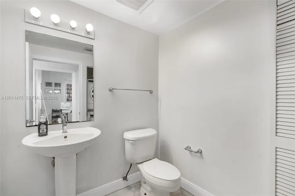 601 NE 36th St #1103 Miami, FL 33137