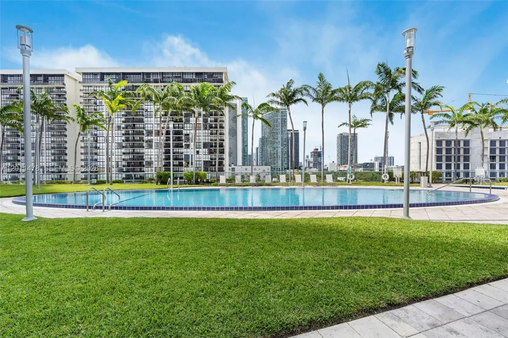 601 NE 36th St #1103 Miami, FL 33137