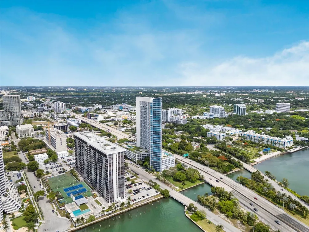 601 NE 36th St #1103 Miami, FL 33137