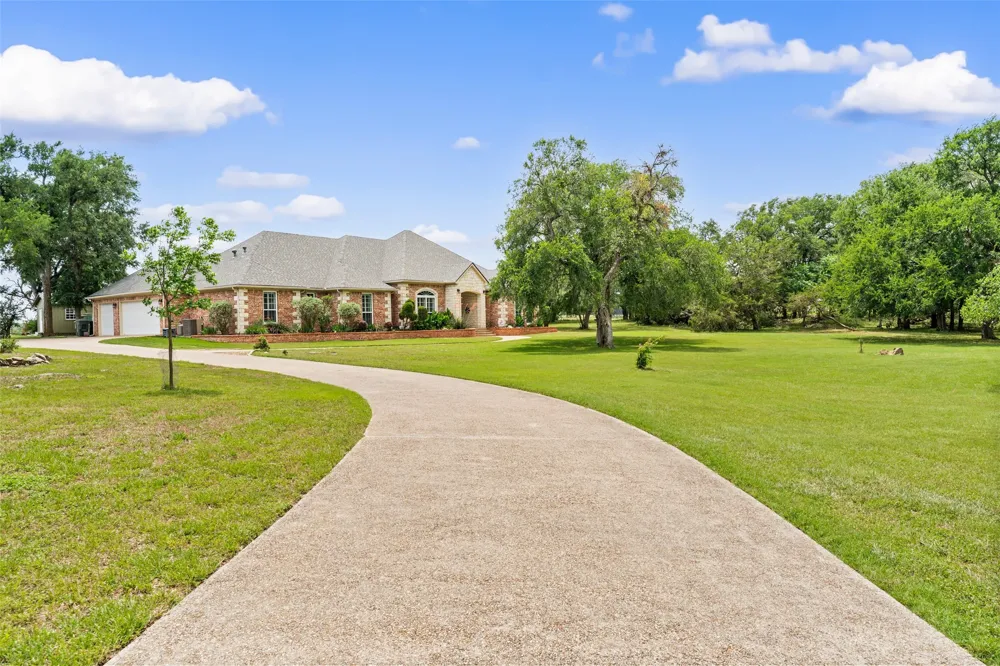 175 Winding Trail Crawford, TX 76638