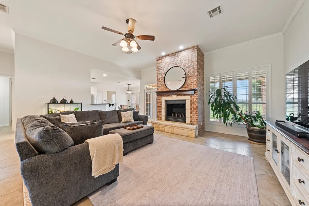 175 Winding Trail Crawford, TX 76638