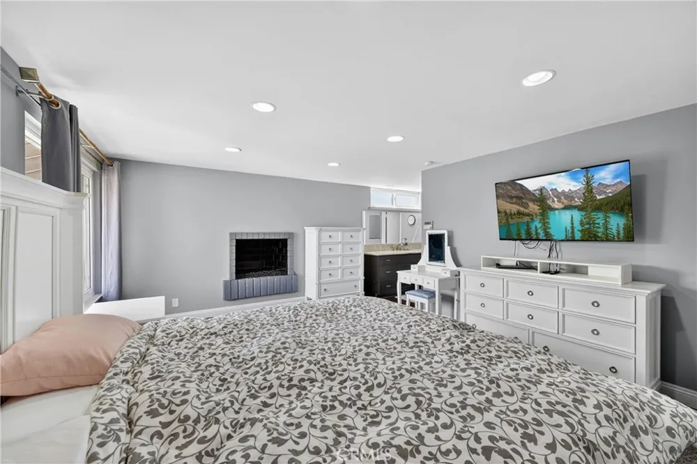 3631 Claremont Irvine, CA 92614