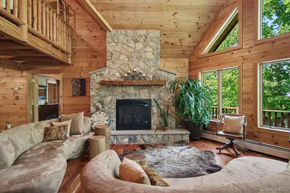 33 Cimarron Road Putnam Valley, NY 10579