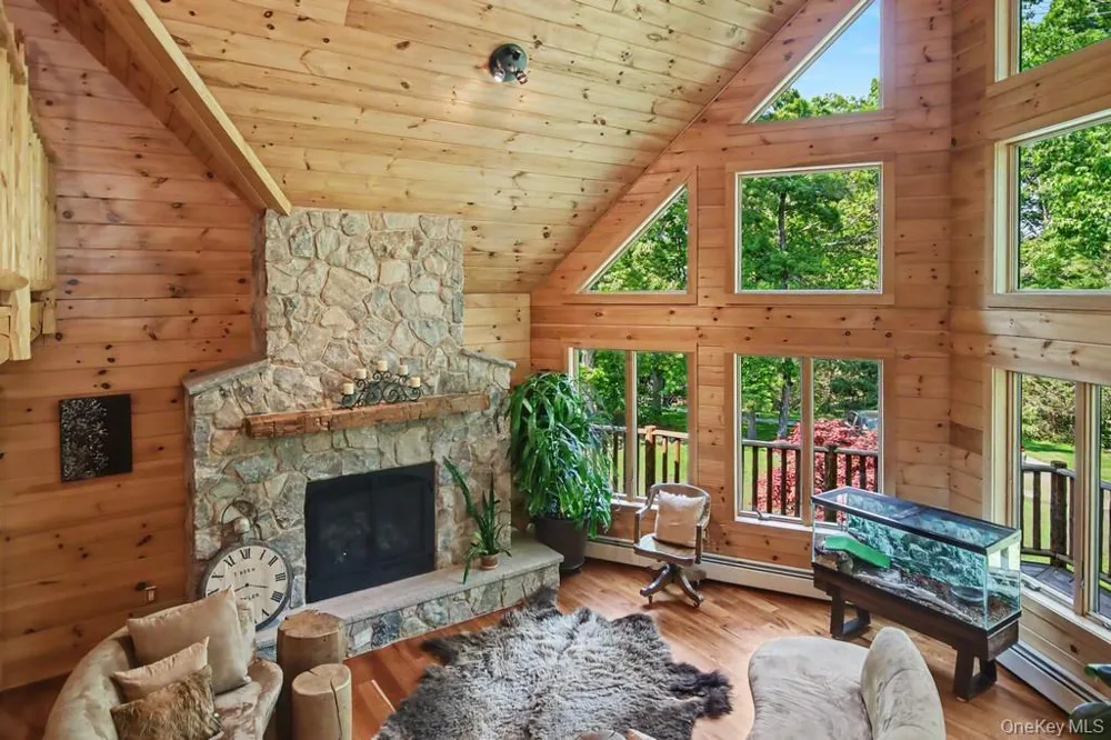 33 Cimarron Road Putnam Valley, NY 10579