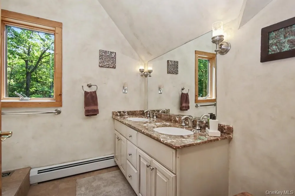 33 Cimarron Road Putnam Valley, NY 10579