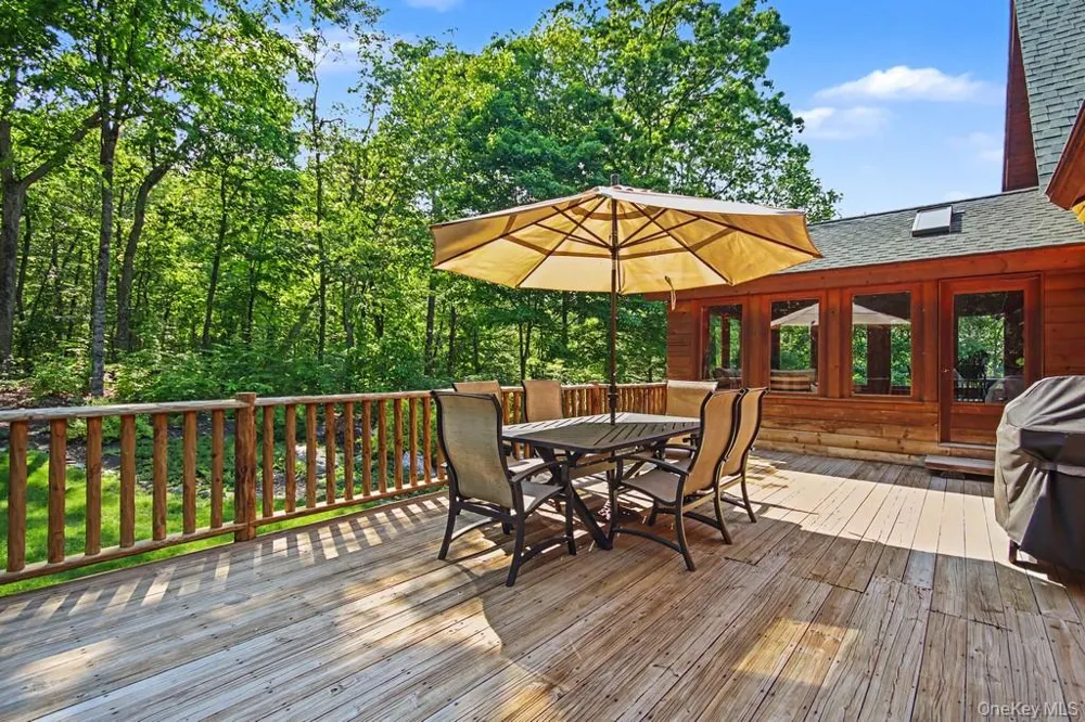 33 Cimarron Road Putnam Valley, NY 10579