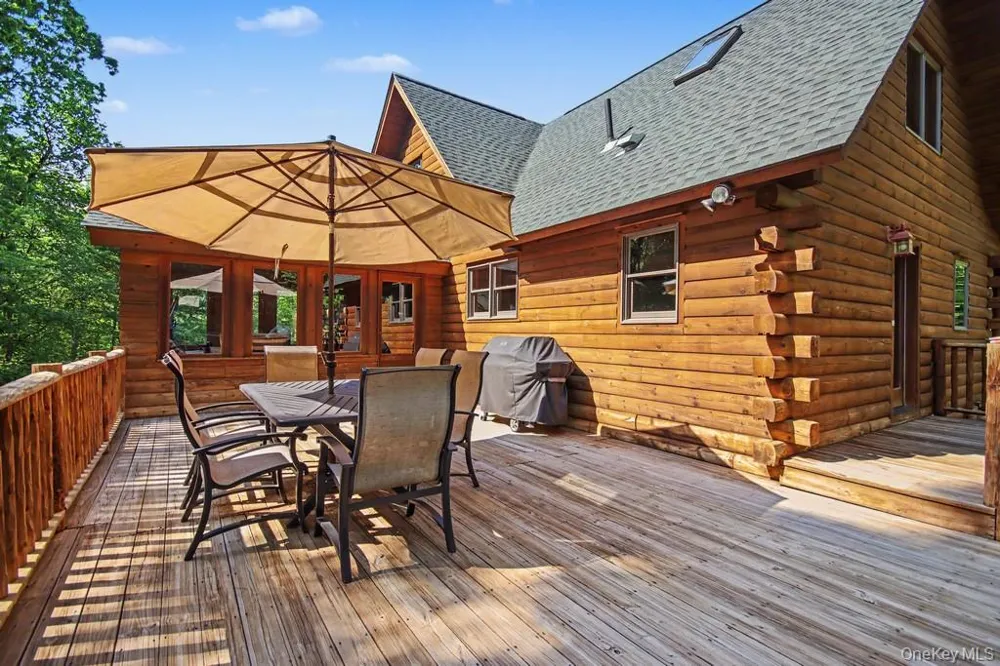 33 Cimarron Road Putnam Valley, NY 10579