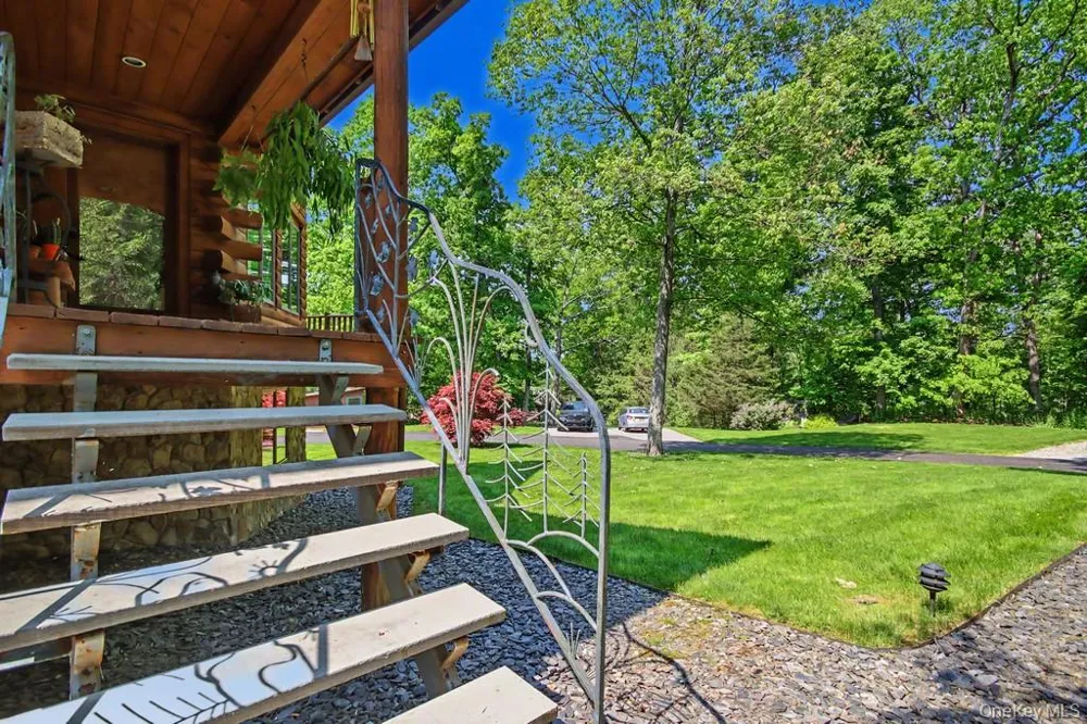 33 Cimarron Road Putnam Valley, NY 10579