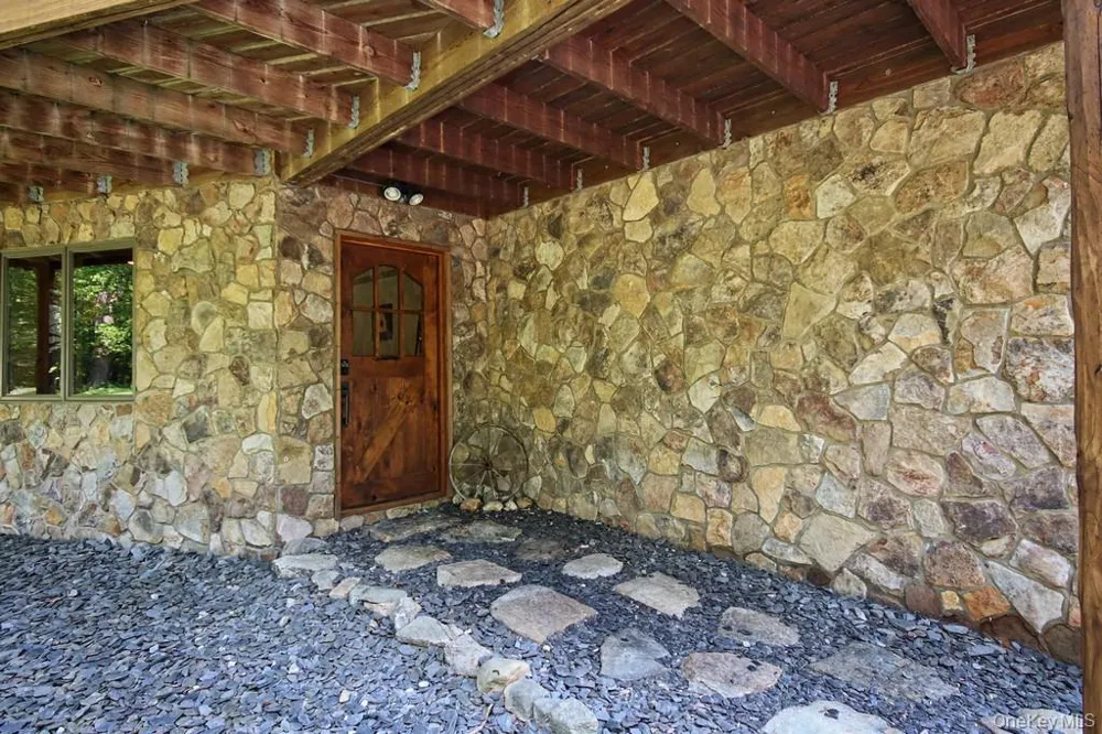 33 Cimarron Road Putnam Valley, NY 10579