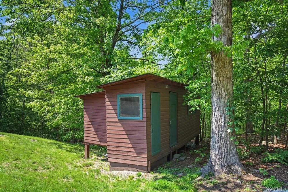 33 Cimarron Road Putnam Valley, NY 10579