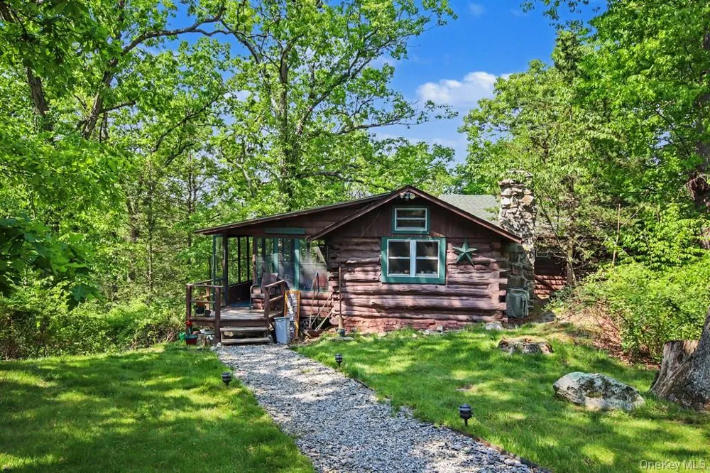 33 Cimarron Road Putnam Valley, NY 10579