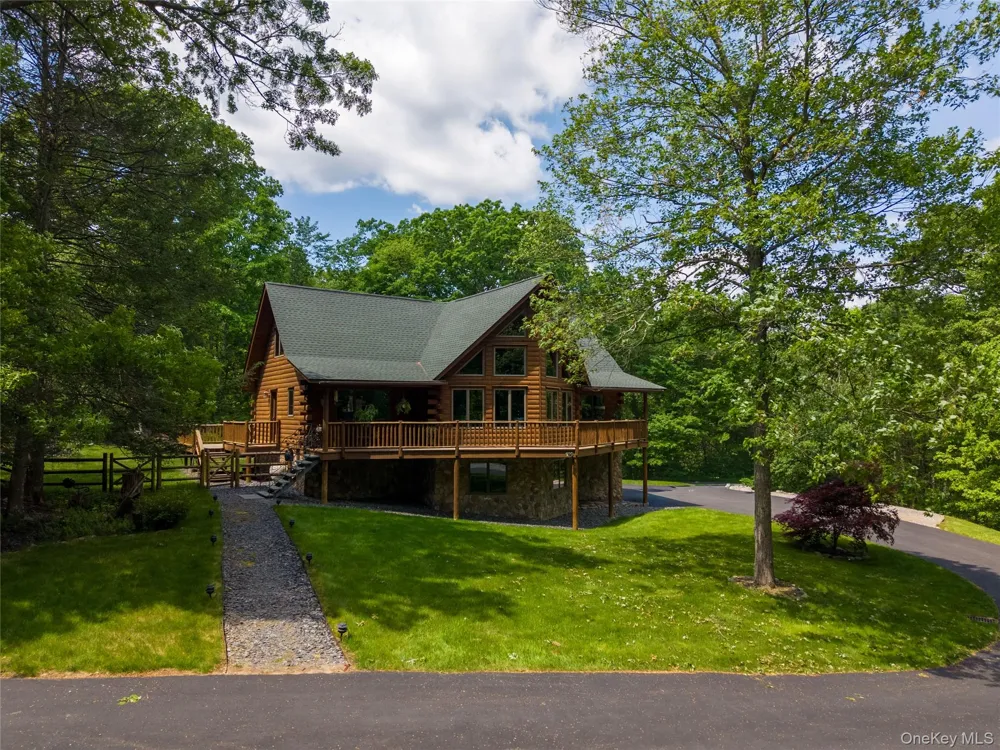 33 Cimarron Road Putnam Valley, NY 10579