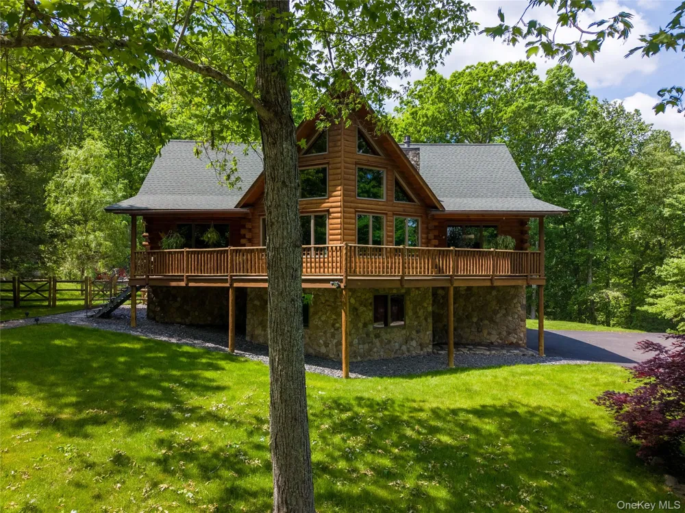 33 Cimarron Road Putnam Valley, NY 10579