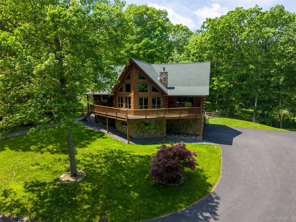 33 Cimarron Road Putnam Valley, NY 10579