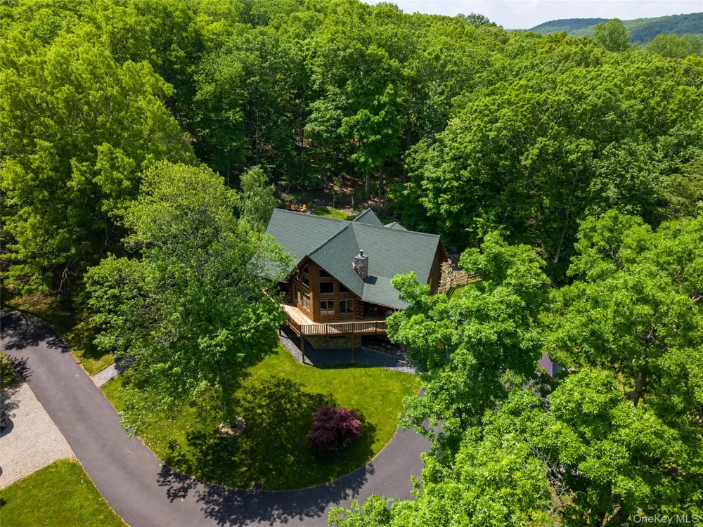 33 Cimarron Road Putnam Valley, NY 10579