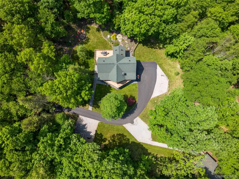 33 Cimarron Road Putnam Valley, NY 10579